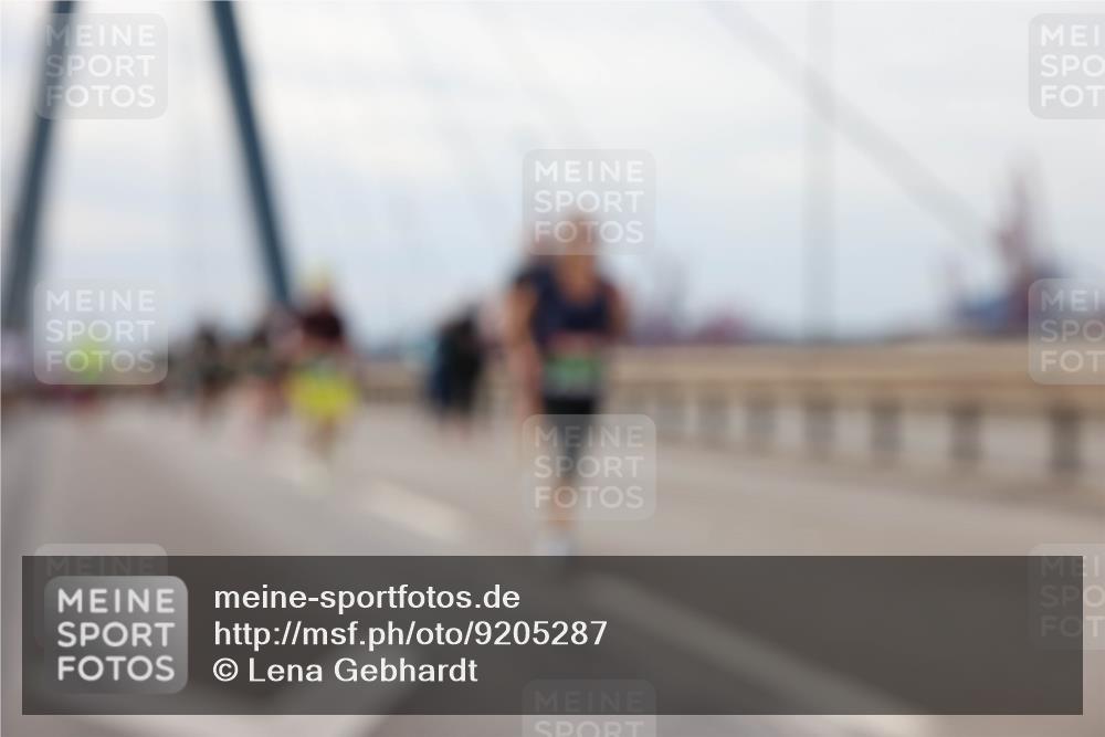 03.10.2025 - Köhlbrandbrückenlauf Lena Gebhardt http://msf.ph/oto/9205287 03.10.2025 16:00:33 Position 2 11 meine-sportfotos.de