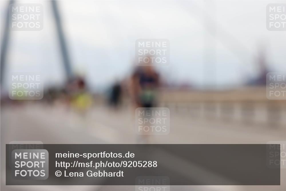 03.10.2025 - Köhlbrandbrückenlauf Lena Gebhardt http://msf.ph/oto/9205288 03.10.2025 16:00:33 Position 2  meine-sportfotos.de
