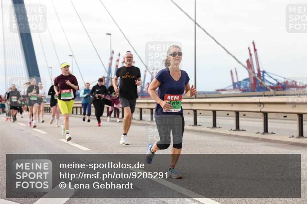 03.10.2025 - Köhlbrandbrückenlauf Lena Gebhardt http://msf.ph/oto/9205291 03.10.2025 16:00:34 Position 2 360 meine-sportfotos.de