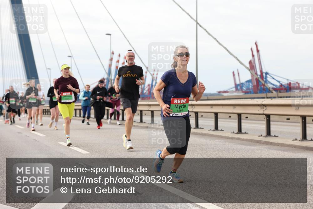 03.10.2025 - Köhlbrandbrückenlauf Lena Gebhardt http://msf.ph/oto/9205292 03.10.2025 16:00:34 Position 2 8360 meine-sportfotos.de