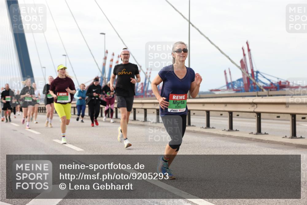 03.10.2025 - Köhlbrandbrückenlauf Lena Gebhardt http://msf.ph/oto/9205293 03.10.2025 16:00:34 Position 2 8360 meine-sportfotos.de