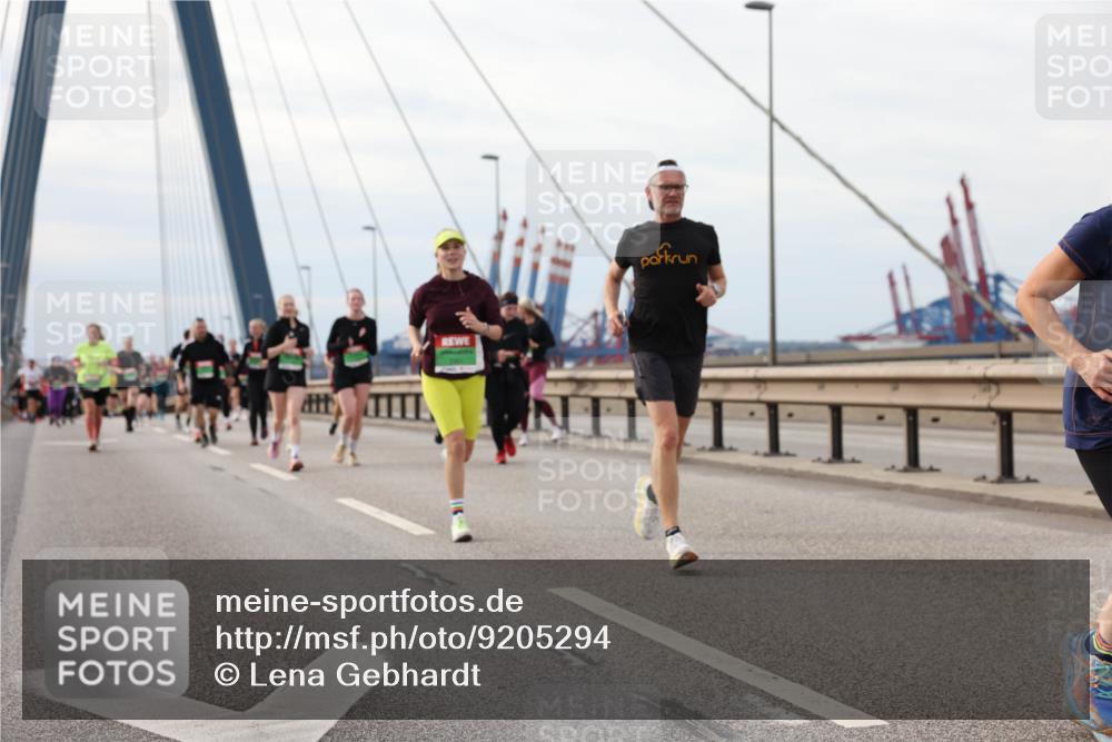 03.10.2025 - Köhlbrandbrückenlauf Lena Gebhardt http://msf.ph/oto/9205294 03.10.2025 16:00:34 Position 2  meine-sportfotos.de