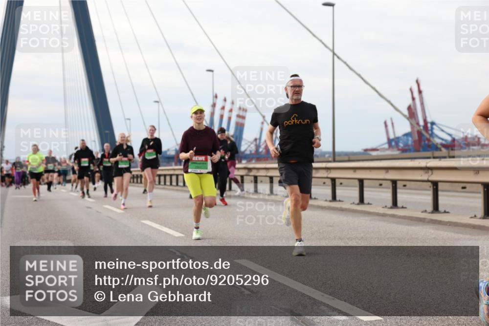 03.10.2025 - Köhlbrandbrückenlauf Lena Gebhardt http://msf.ph/oto/9205296 03.10.2025 16:00:34 Position 2  meine-sportfotos.de