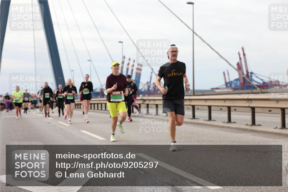 03.10.2025 - Köhlbrandbrückenlauf Lena Gebhardt http://msf.ph/oto/9205297 03.10.2025 16:00:35 Position 2  meine-sportfotos.de