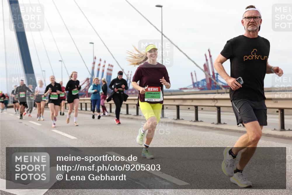 03.10.2025 - Köhlbrandbrückenlauf Lena Gebhardt http://msf.ph/oto/9205303 03.10.2025 16:00:36 Position 2 7351 meine-sportfotos.de
