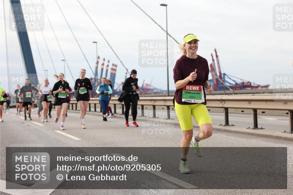 03.10.2025 - Köhlbrandbrückenlauf Lena Gebhardt http://msf.ph/oto/9205305 03.10.2025 16:00:36 Position 2 7351 meine-sportfotos.de