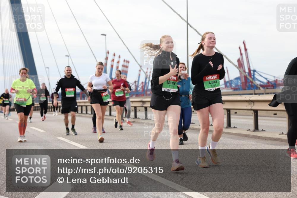 03.10.2025 - Köhlbrandbrückenlauf Lena Gebhardt http://msf.ph/oto/9205315 03.10.2025 16:00:39 Position 2 7797, 770 meine-sportfotos.de