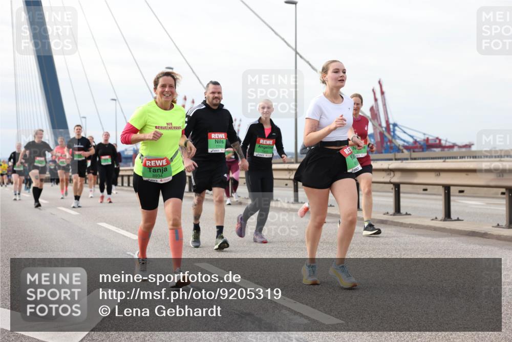 03.10.2025 - Köhlbrandbrückenlauf Lena Gebhardt http://msf.ph/oto/9205319 03.10.2025 16:00:42 Position 2 8934, 7752 meine-sportfotos.de