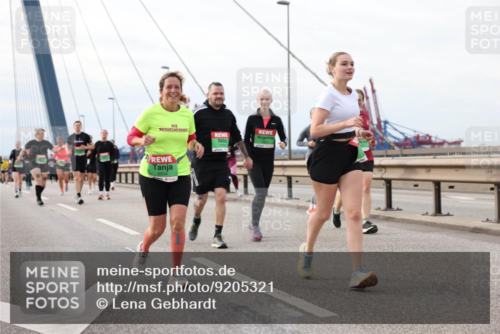 03.10.2025 - Köhlbrandbrückenlauf Lena Gebhardt http://msf.ph/oto/9205321 03.10.2025 16:00:42 Position 2 8934, 7752, 7803 meine-sportfotos.de