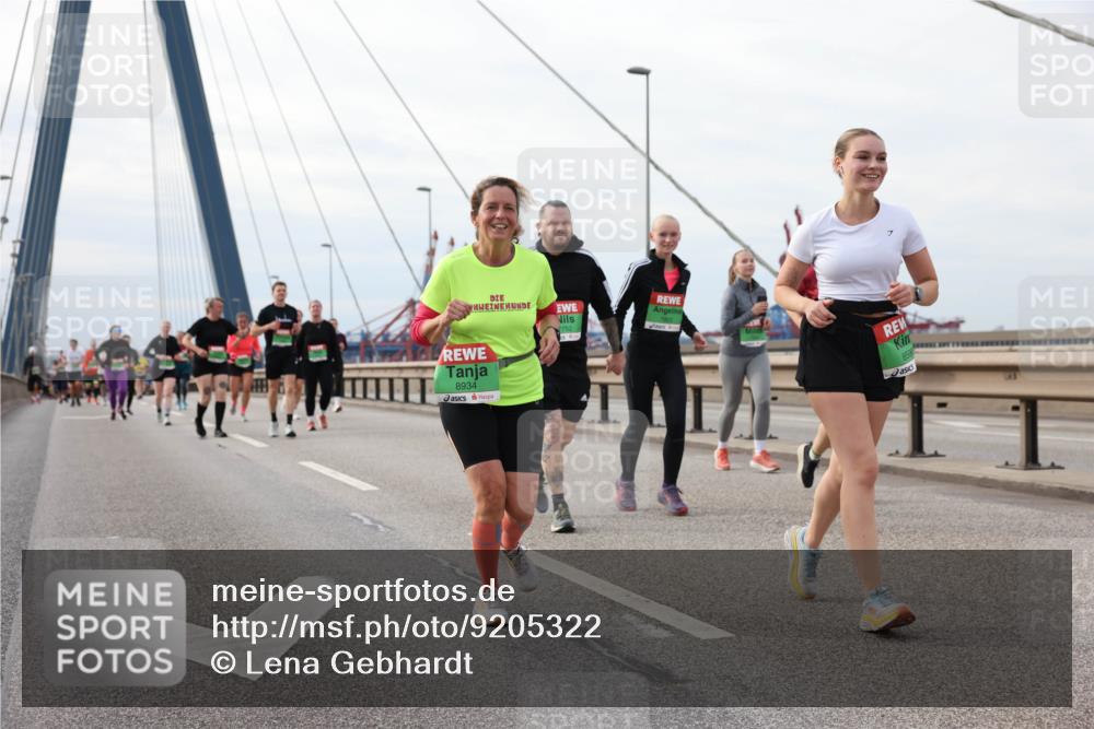 03.10.2025 - Köhlbrandbrückenlauf Lena Gebhardt http://msf.ph/oto/9205322 03.10.2025 16:00:42 Position 2 752, 8934 meine-sportfotos.de