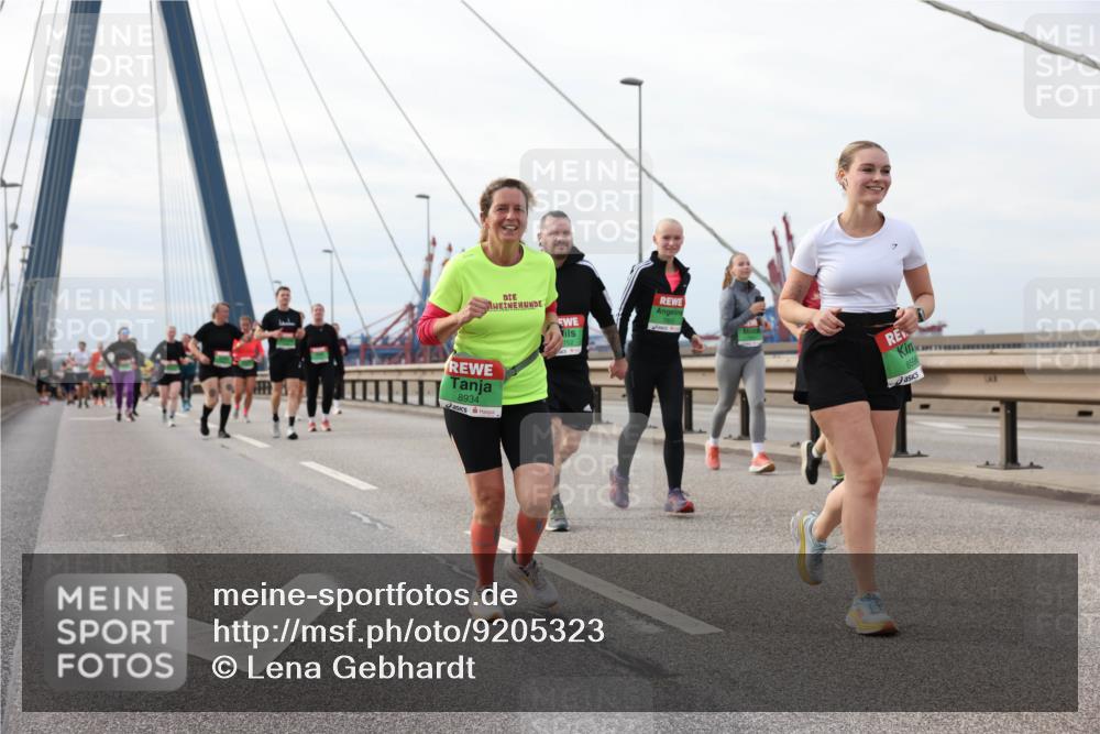 03.10.2025 - Köhlbrandbrückenlauf Lena Gebhardt http://msf.ph/oto/9205323 03.10.2025 16:00:42 Position 2 8934 meine-sportfotos.de