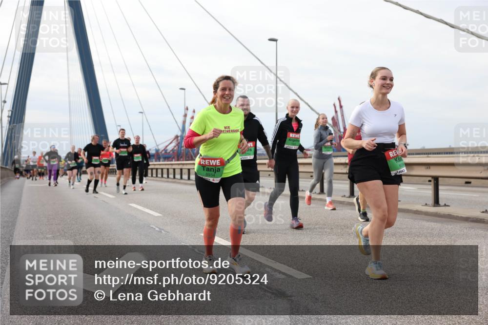 03.10.2025 - Köhlbrandbrückenlauf Lena Gebhardt http://msf.ph/oto/9205324 03.10.2025 16:00:42 Position 2 8934, 8596 meine-sportfotos.de
