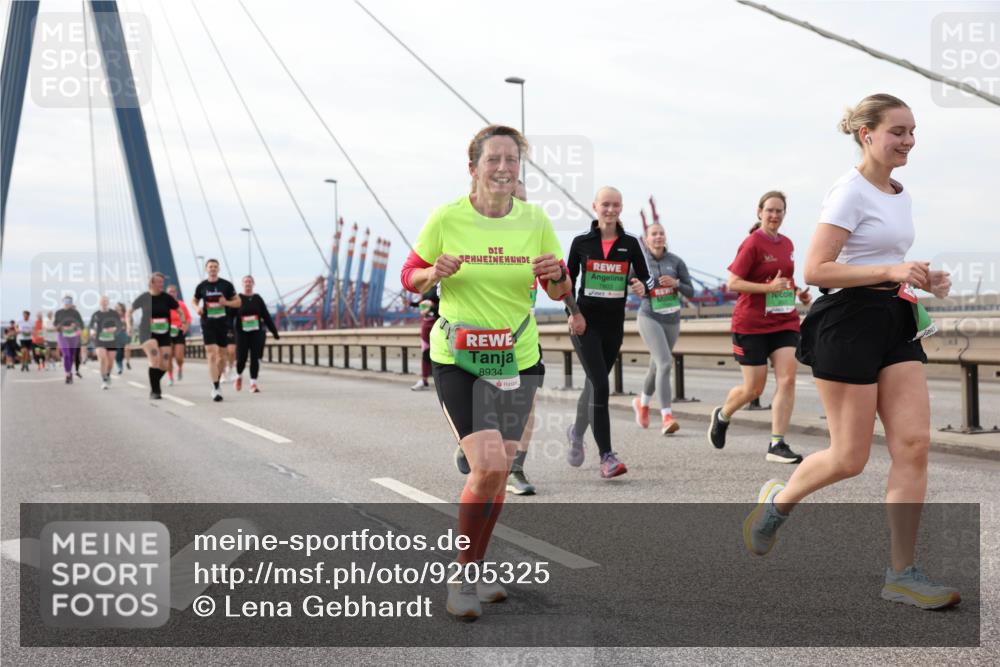 03.10.2025 - Köhlbrandbrückenlauf Lena Gebhardt http://msf.ph/oto/9205325 03.10.2025 16:00:42 Position 2 8934, 7803 meine-sportfotos.de