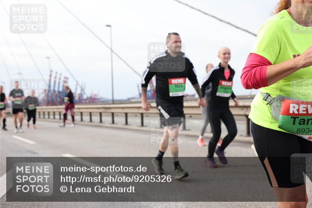 03.10.2025 - Köhlbrandbrückenlauf Lena Gebhardt http://msf.ph/oto/9205326 03.10.2025 16:00:43 Position 2 8934 meine-sportfotos.de