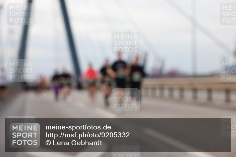 03.10.2025 - Köhlbrandbrückenlauf Lena Gebhardt http://msf.ph/oto/9205332 03.10.2025 16:00:45 Position 2 11 meine-sportfotos.de