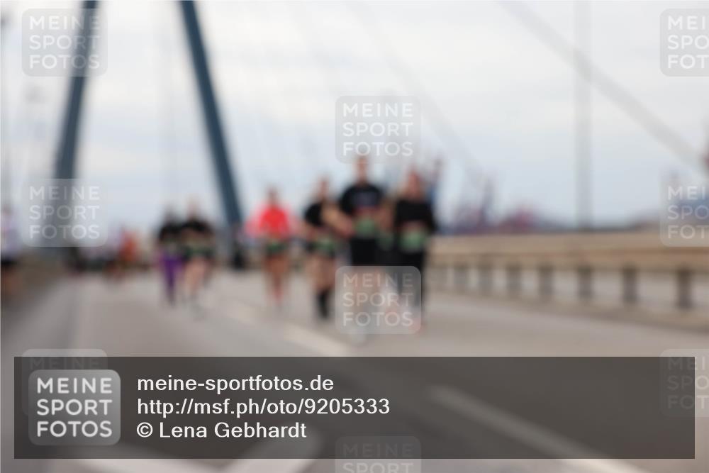 03.10.2025 - Köhlbrandbrückenlauf Lena Gebhardt http://msf.ph/oto/9205333 03.10.2025 16:00:45 Position 2  meine-sportfotos.de