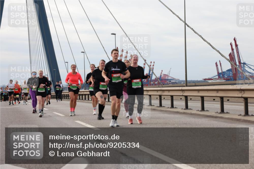 03.10.2025 - Köhlbrandbrückenlauf Lena Gebhardt http://msf.ph/oto/9205334 03.10.2025 16:00:45 Position 2  meine-sportfotos.de