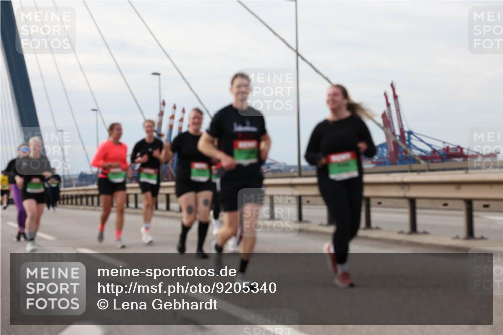 03.10.2025 - Köhlbrandbrückenlauf Lena Gebhardt http://msf.ph/oto/9205340 03.10.2025 16:00:47 Position 2  meine-sportfotos.de