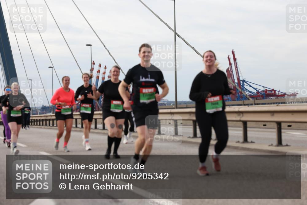 03.10.2025 - Köhlbrandbrückenlauf Lena Gebhardt http://msf.ph/oto/9205342 03.10.2025 16:00:47 Position 2  meine-sportfotos.de
