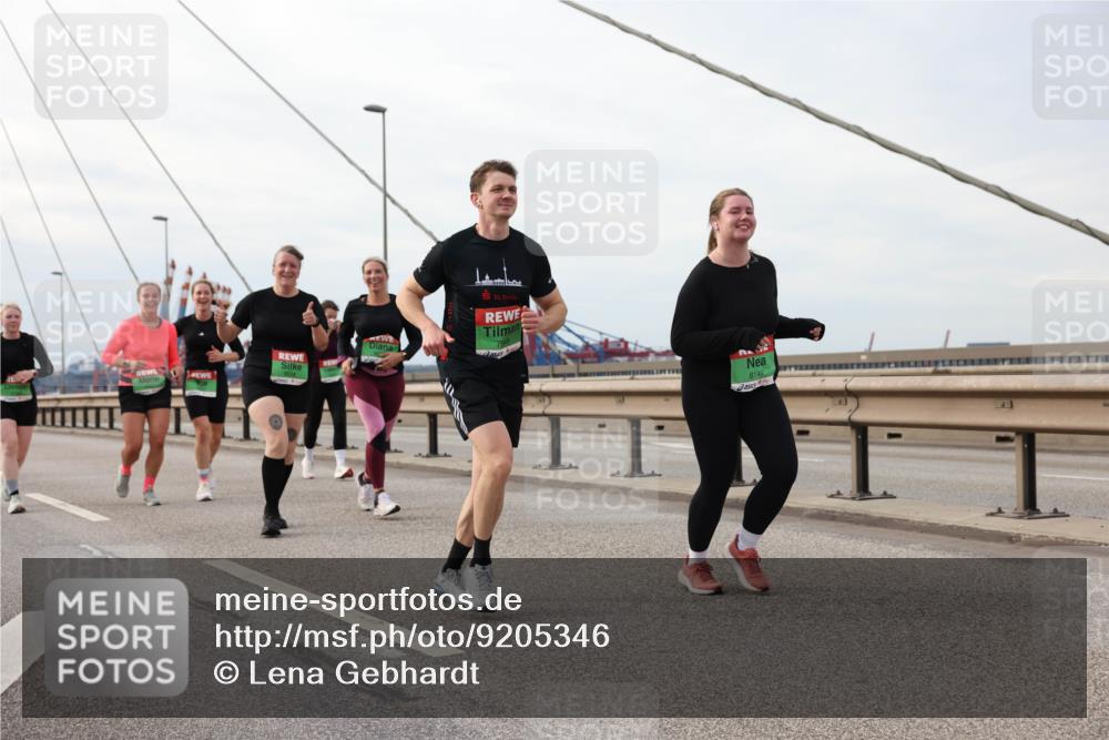 03.10.2025 - Köhlbrandbrückenlauf Lena Gebhardt http://msf.ph/oto/9205346 03.10.2025 16:00:48 Position 2 25, 8149 meine-sportfotos.de