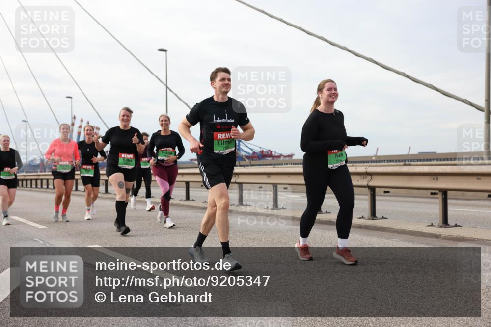 03.10.2025 - Köhlbrandbrückenlauf Lena Gebhardt http://msf.ph/oto/9205347 03.10.2025 16:00:48 Position 2 25, 796, 8149 meine-sportfotos.de