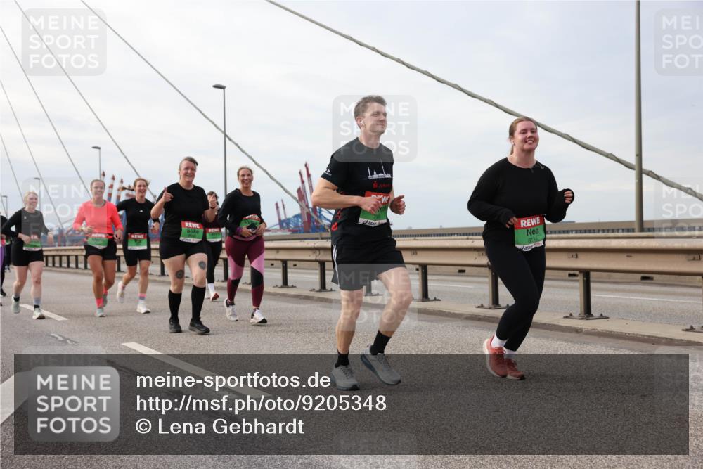 03.10.2025 - Köhlbrandbrückenlauf Lena Gebhardt http://msf.ph/oto/9205348 03.10.2025 16:00:48 Position 2 25, 8149 meine-sportfotos.de