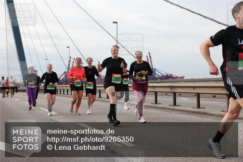03.10.2025 - Köhlbrandbrückenlauf Lena Gebhardt http://msf.ph/oto/9205350 03.10.2025 16:00:48 Position 2  meine-sportfotos.de
