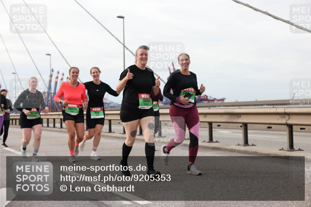 03.10.2025 - Köhlbrandbrückenlauf Lena Gebhardt http://msf.ph/oto/9205353 03.10.2025 16:00:49 Position 2 8658, 7887 meine-sportfotos.de
