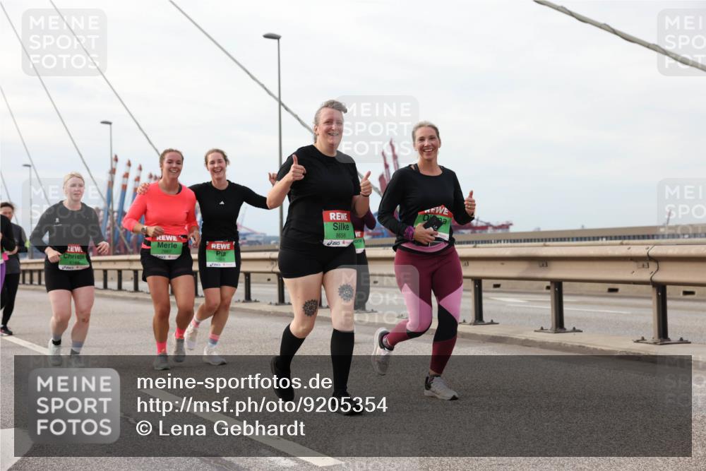 03.10.2025 - Köhlbrandbrückenlauf Lena Gebhardt http://msf.ph/oto/9205354 03.10.2025 16:00:49 Position 2 7887, 8165, 8658 meine-sportfotos.de