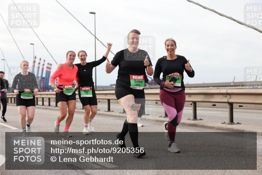 03.10.2025 - Köhlbrandbrückenlauf Lena Gebhardt http://msf.ph/oto/9205356 03.10.2025 16:00:49 Position 2 8165, 7887, 8658 meine-sportfotos.de