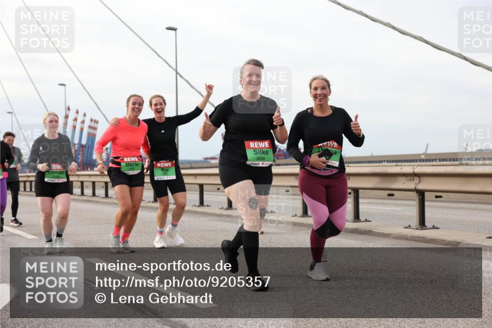 03.10.2025 - Köhlbrandbrückenlauf Lena Gebhardt http://msf.ph/oto/9205357 03.10.2025 16:00:49 Position 2 8165, 7888, 8658 meine-sportfotos.de