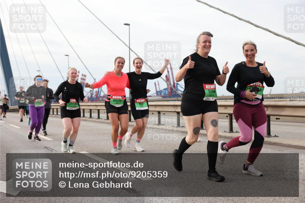 03.10.2025 - Köhlbrandbrückenlauf Lena Gebhardt http://msf.ph/oto/9205359 03.10.2025 16:00:50 Position 2 7887, 8658 meine-sportfotos.de