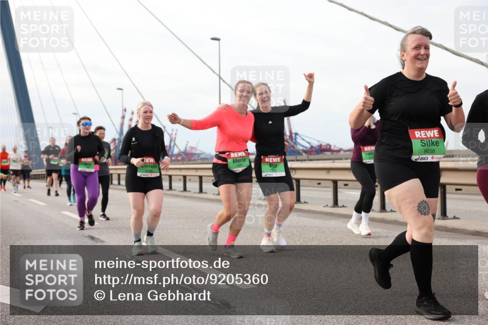 03.10.2025 - Köhlbrandbrückenlauf Lena Gebhardt http://msf.ph/oto/9205360 03.10.2025 16:00:50 Position 2 8165, 8658, 7887, 7888 meine-sportfotos.de