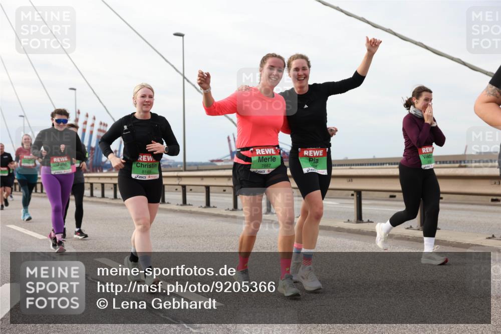 03.10.2025 - Köhlbrandbrückenlauf Lena Gebhardt http://msf.ph/oto/9205366 03.10.2025 16:00:51 Position 2 8165, 7887, 88, 801 meine-sportfotos.de