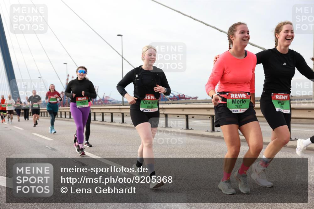 03.10.2025 - Köhlbrandbrückenlauf Lena Gebhardt http://msf.ph/oto/9205368 03.10.2025 16:00:51 Position 2 8165, 7887, 88 meine-sportfotos.de