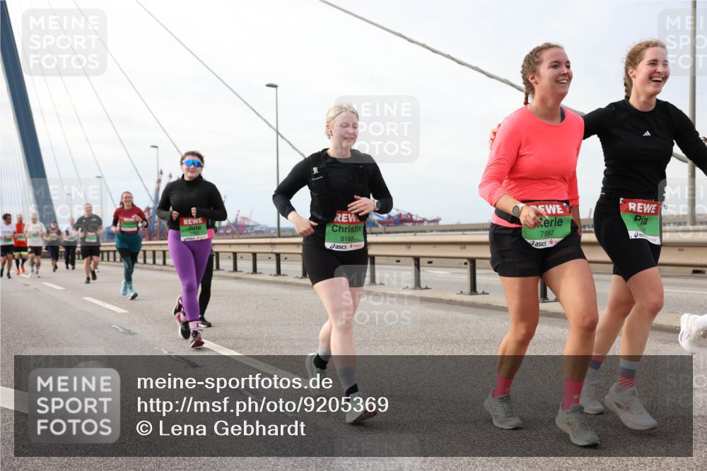 03.10.2025 - Köhlbrandbrückenlauf Lena Gebhardt http://msf.ph/oto/9205369 03.10.2025 16:00:51 Position 2 8165, 7887, 38 meine-sportfotos.de
