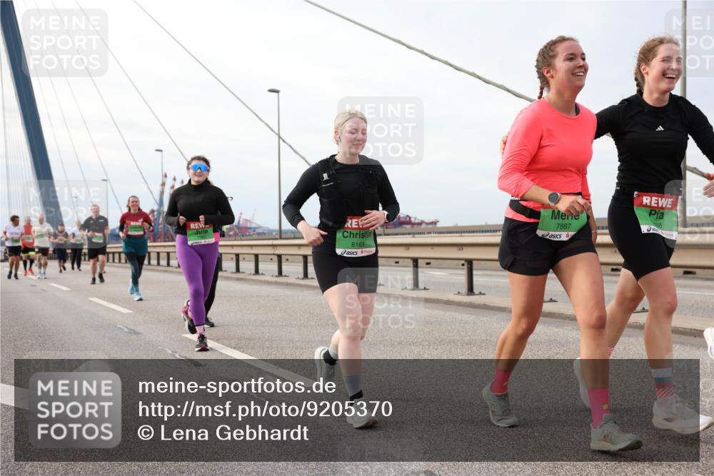 03.10.2025 - Köhlbrandbrückenlauf Lena Gebhardt http://msf.ph/oto/9205370 03.10.2025 16:00:51 Position 2 8165, 7887, 88 meine-sportfotos.de