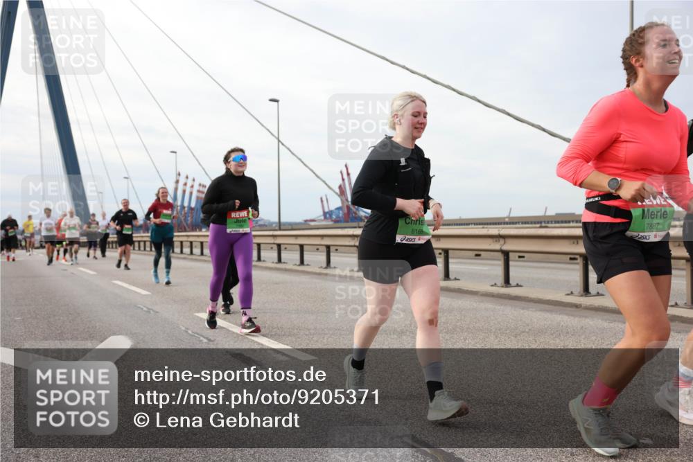 03.10.2025 - Köhlbrandbrückenlauf Lena Gebhardt http://msf.ph/oto/9205371 03.10.2025 16:00:52 Position 2 8165, 7887 meine-sportfotos.de