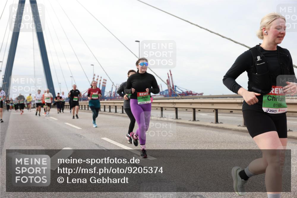 03.10.2025 - Köhlbrandbrückenlauf Lena Gebhardt http://msf.ph/oto/9205374 03.10.2025 16:00:52 Position 2 8165 meine-sportfotos.de