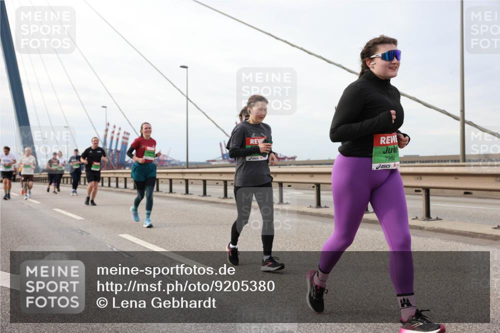 03.10.2025 - Köhlbrandbrückenlauf Lena Gebhardt http://msf.ph/oto/9205380 03.10.2025 16:00:53 Position 2 7963 meine-sportfotos.de