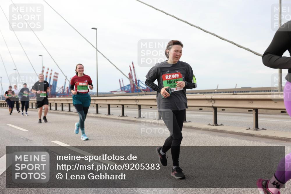 03.10.2025 - Köhlbrandbrückenlauf Lena Gebhardt http://msf.ph/oto/9205383 03.10.2025 16:00:54 Position 2 8234 meine-sportfotos.de