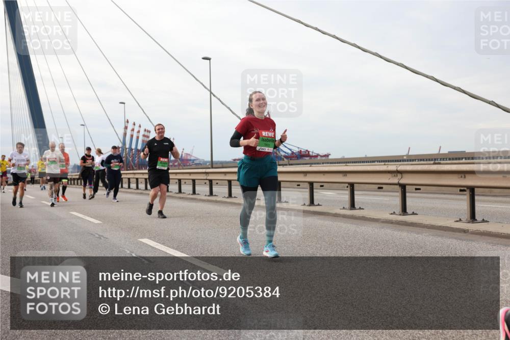 03.10.2025 - Köhlbrandbrückenlauf Lena Gebhardt http://msf.ph/oto/9205384 03.10.2025 16:00:55 Position 2  meine-sportfotos.de