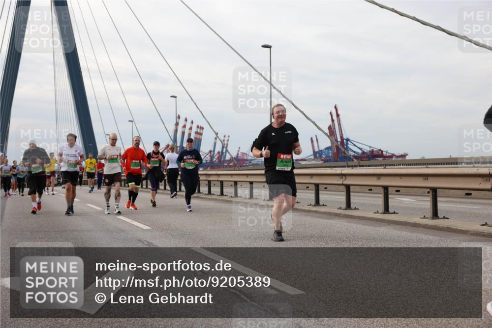 03.10.2025 - Köhlbrandbrückenlauf Lena Gebhardt http://msf.ph/oto/9205389 03.10.2025 16:00:56 Position 2  meine-sportfotos.de