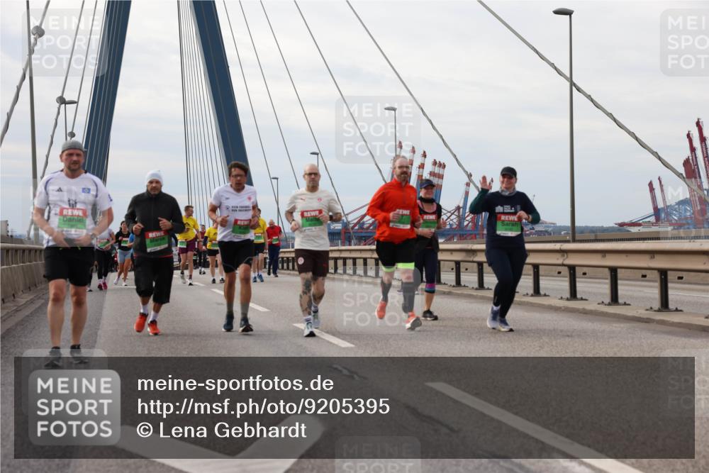03.10.2025 - Köhlbrandbrückenlauf Lena Gebhardt http://msf.ph/oto/9205395 03.10.2025 16:00:57 Position 2  meine-sportfotos.de