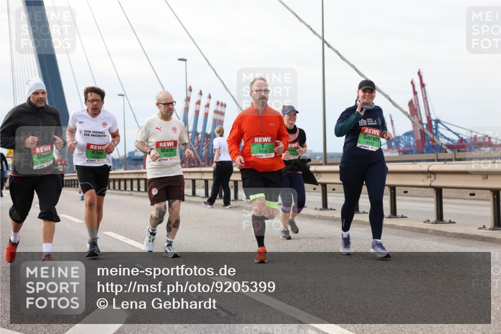 03.10.2025 - Köhlbrandbrückenlauf Lena Gebhardt http://msf.ph/oto/9205399 03.10.2025 16:00:58 Position 2 8272, 8556, 8397, 8280, 9142 meine-sportfotos.de