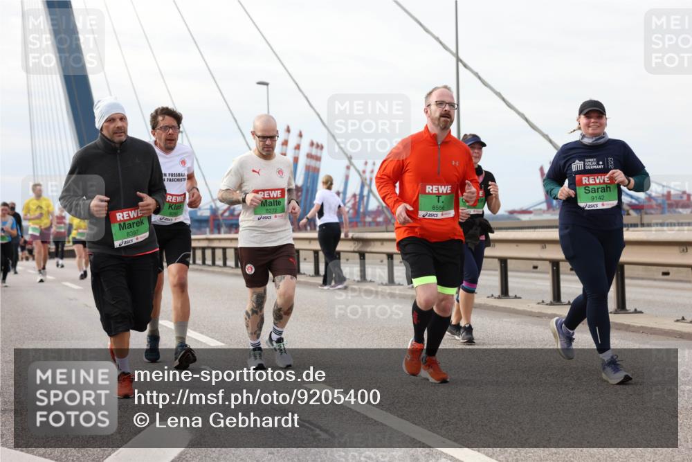 03.10.2025 - Köhlbrandbrückenlauf Lena Gebhardt http://msf.ph/oto/9205400 03.10.2025 16:00:58 Position 2 8397, 8272, 8556, 9142 meine-sportfotos.de