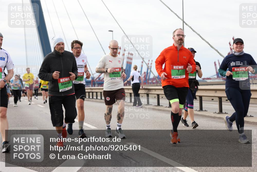03.10.2025 - Köhlbrandbrückenlauf Lena Gebhardt http://msf.ph/oto/9205401 03.10.2025 16:00:59 Position 2 8272, 8556, 9142, 8397, 8280 meine-sportfotos.de