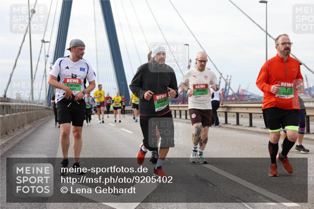 03.10.2025 - Köhlbrandbrückenlauf Lena Gebhardt http://msf.ph/oto/9205402 03.10.2025 16:00:59 Position 2 8498, 8397, 8272, 8556 meine-sportfotos.de