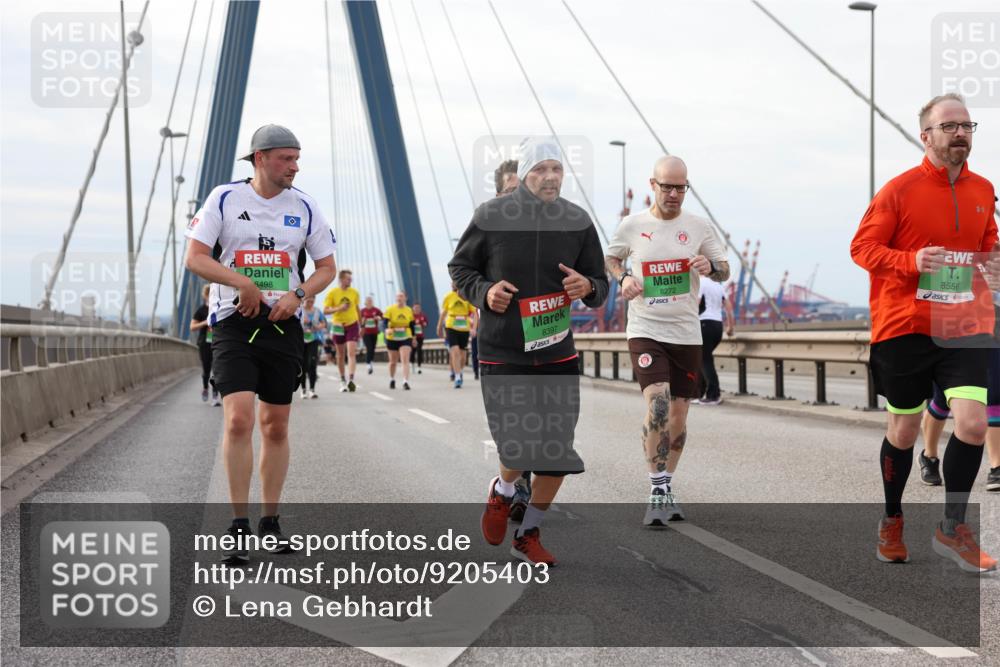 03.10.2025 - Köhlbrandbrückenlauf Lena Gebhardt http://msf.ph/oto/9205403 03.10.2025 16:00:59 Position 2 8498, 8397, 8272, 8556 meine-sportfotos.de