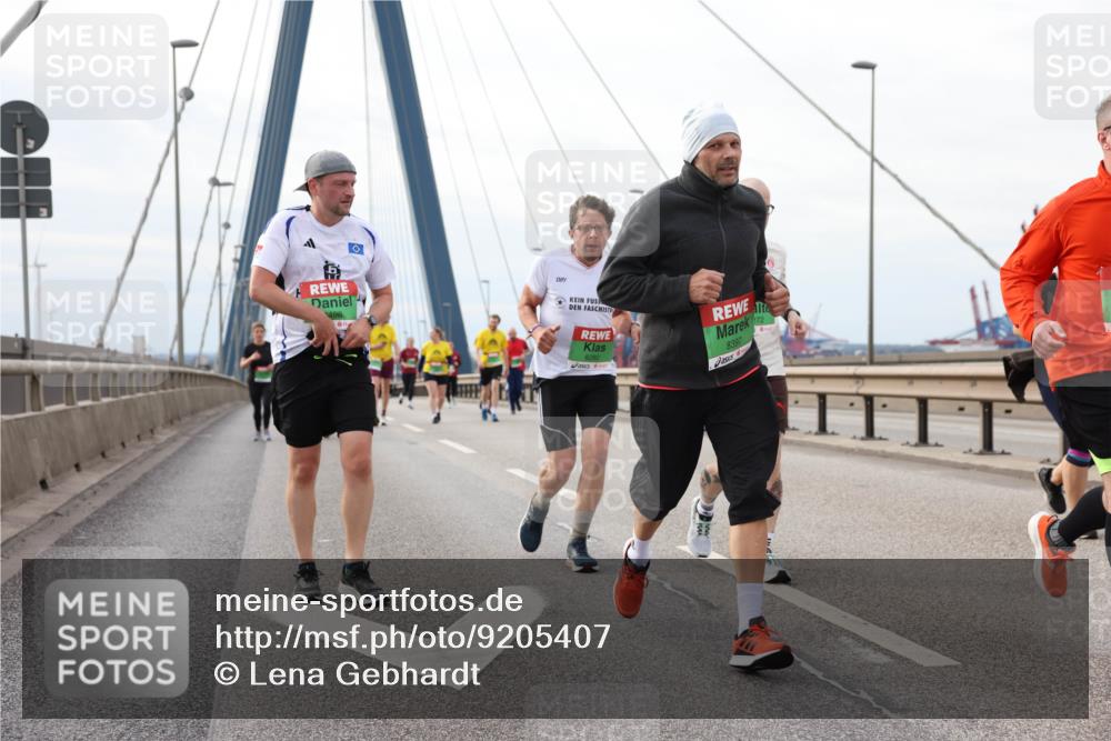 03.10.2025 - Köhlbrandbrückenlauf Lena Gebhardt http://msf.ph/oto/9205407 03.10.2025 16:00:59 Position 2 498, 8280, 272, 8397 meine-sportfotos.de